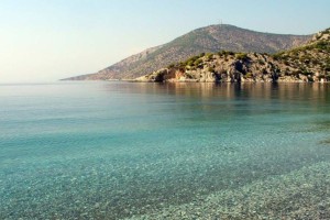 Οι 5 πιο ωραίες παραλίες για να απολαύσετε τις βουτιές σας στην Αττική