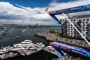 Το Red Bull Cliff Diving World Series κλείνει τα «100»