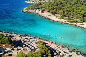 «Διαμαντένιος» προορισμός: Η παραλία που θυμίζει Καραϊβική αλλά βρίσκεται μόλις μια ώρα μακριά από την Αθήνα!