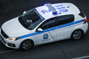  Χαλάνδρι: Αυτοκίνητο εκτός ελέγχου «μπήκε» μέσα σε κατάστημα