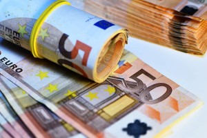 Μεγάλη ανάσα: Επίδομα 200 ευρώ για 12 μήνες σερί!