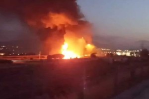 «Κόλαση» στον Ισθμό: Εξερράγη βυτιοφόρο στη γέφυρα, μεγάλη φωτιά και «112» στους οδηγούς - Κλειστή η Αθηνών-Κορίνθου