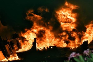 Πύρινη κόλαση στην Κύπρο: Εκτός ελέγχου η φωτιά στην Πάφο - Καίγονται σπίτια, εκκενώθηκαν 5 χωριά (video)