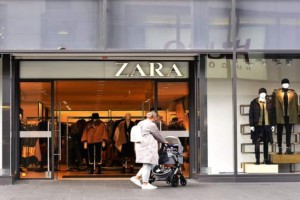 Τρέλανε τους όλους με το νέο σου φόρεμα από ZARA: Θα σου κόψει την ανάσα ο συνδυασμός τιμής και ποιότητας 