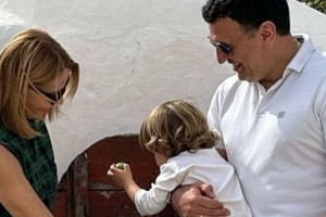 Ημέρα του πατέρα: Τρυφερές ευχές από την Τζένη Μπαλατσινού στο Βασίλη Κικίλια - «Μόνο αγκαλιές»