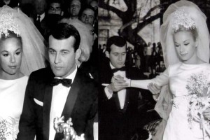 Διέρρευσε 59 χρόνια μετά: Η παθιασμένη φωτό Βουγιουκλάκη – Παπαμιχαήλ, αγκαλιά στο γλέντι του γάμου τους