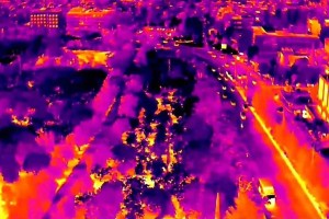 Βράζει ο τόπος: Εντυπωσιακό βίντεο με θερμική κάμερα πάνω από την Αθήνα εν μέσω καύσωνα