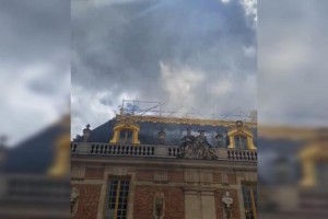 Συναγερμός στη Γαλλία: Φωτιά στο Ανάκτορο των Βερσαλλιών - Εκκενώθηκε το κτίριο (video)
