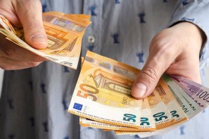Ζεστό χρήμα μέχρι τις 05 Ιουλίου: Ποια επιδόματα e- ΕΦΚΑ και ΔΥΠΑ πληρώνονται