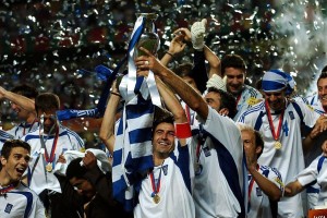 Ακούστε το Έλληνες: Η Ελλάδα Πρωταθλήτρια Ευρώπης - 20 χρόνια από το ΕΠΟΣ της Πορτογαλίας (video)