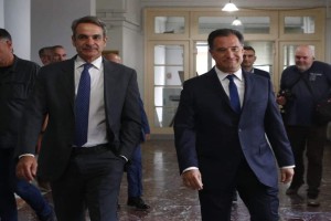 Κυριάκος Μητσοτάκης: Στο Υπουργείο Υγείας ο πρωθυπουργός - Η θερμή υποδοχή του και η συνομιλία με τον πρόεδρο της ΠΟΕΔΗΝ