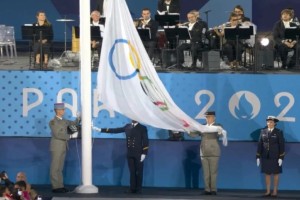 Ολυμπιακοί Αγώνες 2024: Η γκάφα στην τελετή έναρξης που ελάχιστοι αντιλήφθηκαν - «Βλασφημία» για τη σημαία (video)