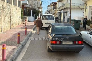 Ωραίος τύπος: Παράτησε το αυτοκίνητό του στη μέση του δρόμου και προκάλεσε μποτιλιάρισμα (photo)