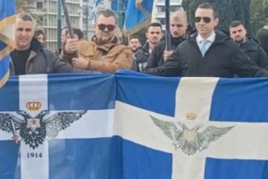 Πετάει τη σκούφια του ο Κασιδιάρης: Με άδεια από τη φυλακή και σε συγκέντρωση στο Σύνταγμα!