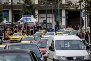 Τροχαίο ατύχημα με μοτοσικλέτα στη Βασιλίσσης Σοφίας - Κυκλοφοριακή συμφόρηση στο σημείο