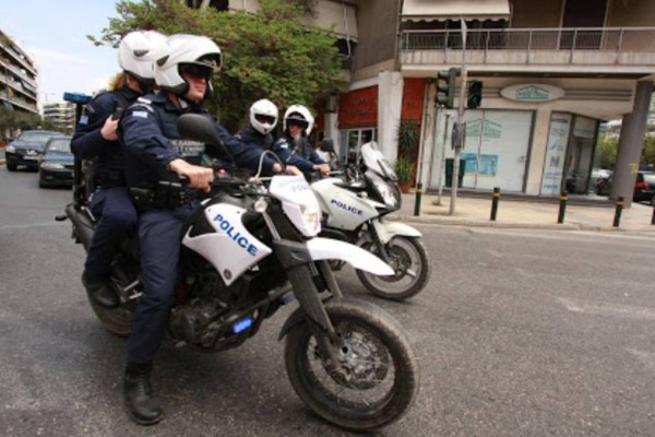 Βύρωνας: Την ενόχλησαν τα παιδιά που έπαιζαν κάτω από το σπίτι της και τους πέταξε πετρέλαιο