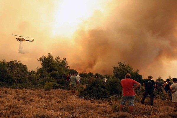 Συνεχίζεται το θρίλερ στα Βίλια - Στόχος να μην επεκταθεί στον κάμπο των Μεγάρων