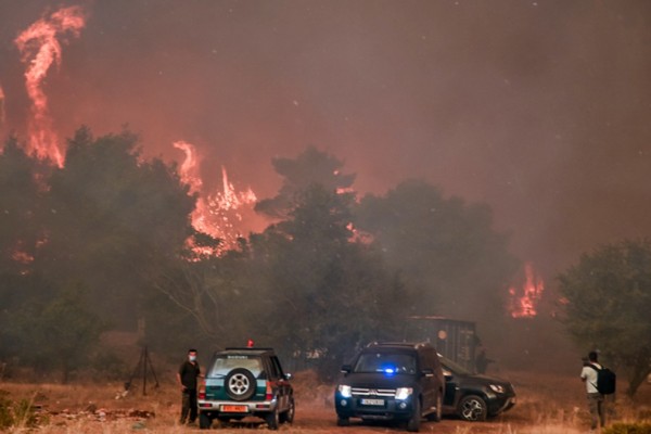 Πύρινος όλεθρος: Νέα φωτιά στα Βίλια