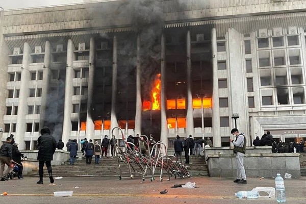 Καζακστάν: Χάος με την έκρηξη τιμών στο αέριο - Παραιτήθηκε η κυβέρνηση (video)