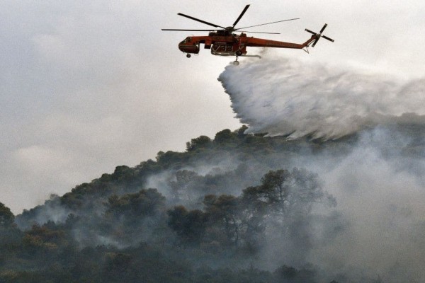 Φωτιά στην Αφροξυλιά Ναυπακτίας – Προσπάθεια να μη φτάσει στα σπίτια