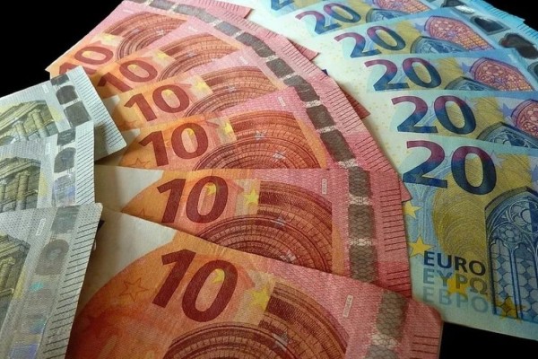 Ψηφιακό «επίδομα» 300 ευρώ από τη ΔΥΠΑ - Ποιοι πάνε άμεσα στο ΑΤΜ