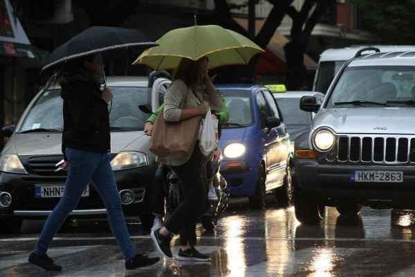 Επικαιροποιήθηκε το δελτίο καιρού της ΕΜΥ: Έρχονται δύσκολες ώρες - Πού θα χτυπήσει η κακοκαιρία Ciaran (photos)