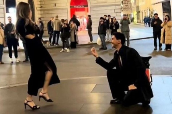 Ζευγάρι πήγε στη Ρώμη, ο άνδρας έκανε πρόταση γάμου και η κοπέλα είπε «όχι» - Η επική αντίδραση του κόσμου γύρω (video)