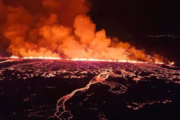 Ισλανδία: Συναγερμός μετά την έκρηξη ηφαιστείου - Προειδοποιούν οι μετεωρολόγοι