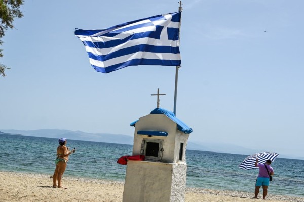 «Λιώμα» η Αττική με 43 βαθμούς την Πέμπτη (13/6): Η επικαιροποίηση του έκτακτου δελτίου της ΕΜΥ για τον καύσωνα και το «SOS» Κολυδά (video)