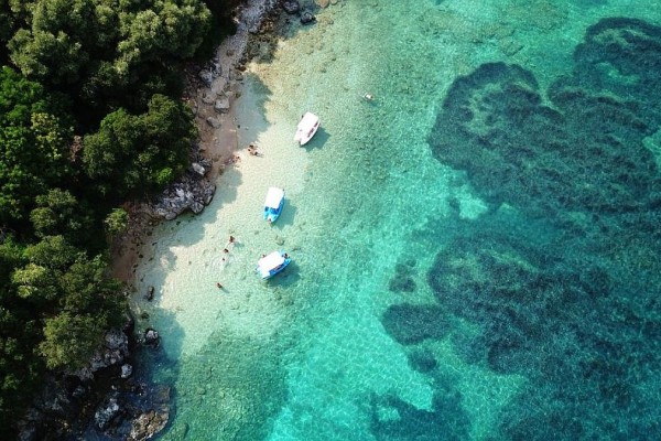 Νομίζεις ότι είσαι σε κάποιο εξωτικό νησί: 5 παραλίες στα Σύβοτα με τιρκουάζ νερά