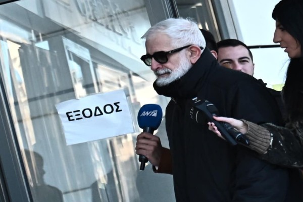 Δικηγόρος Φιλιππίδη σε καταγγέλλουσα: «Γιατί όταν χτυπάγατε την πόρτα δεν λέγατε “βοήθεια, με βιάζουν” και φωνάζετε μόνο “ααα”;»