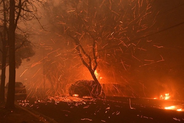 Καταστροφή άνευ προηγουμένου στο Λος Άντζελες: Πάνω από 10 νεκροί, χιλιάδες κτίρια κατεστραμμένα, ζημιές 150 δισ. δολαρίων