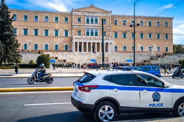 Γνωστός τράπερ κατηγορείται για ενδοοικογενειακή βία: Θρίλερ με την καταγγελία της συντρόφου του