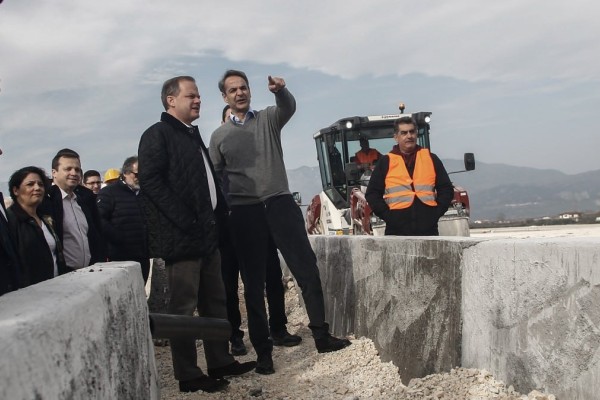 Επαφή Κυριάκου Μητσοτάκη με Κώστα Καραμανλή για τα Τέμπη: Οι επόμενες κινήσεις του πρωθυπουργού