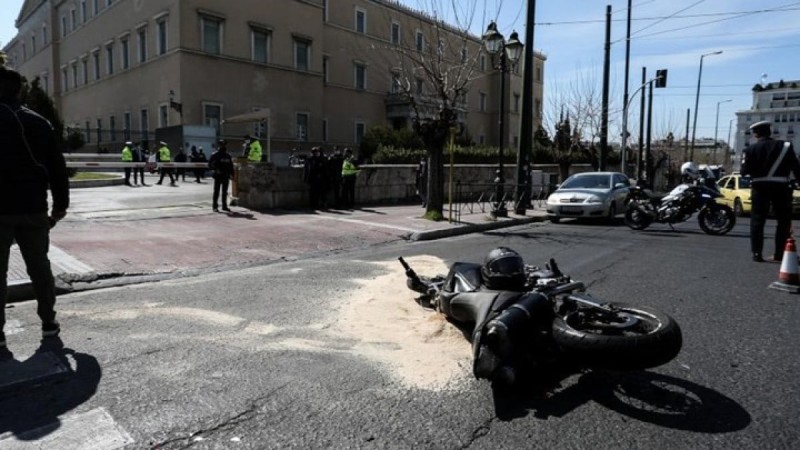 Τροχαίο στη Βουλή: Εκτός Τροχαίας ο τροχονόμος που μίλησε απρεπώς στον διανομέα! (Video)