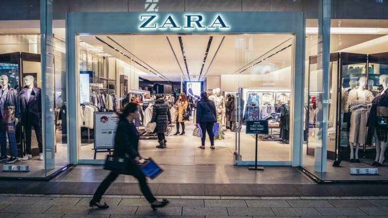 Χαμός στα ZARA - Το sexy φόρεμα που προκαλέι πανικό και κοστίζει μόνο 9,95 ευρώ