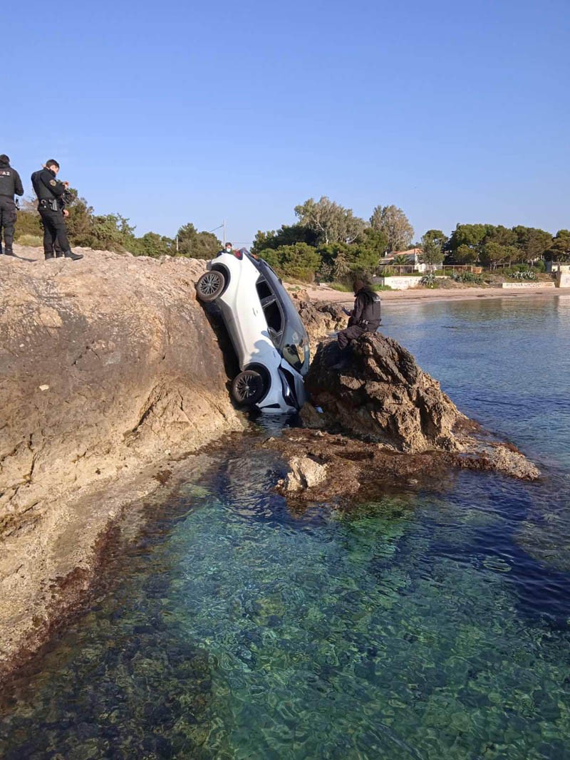 Απίστευτο τροχαίο στην Λούτσα