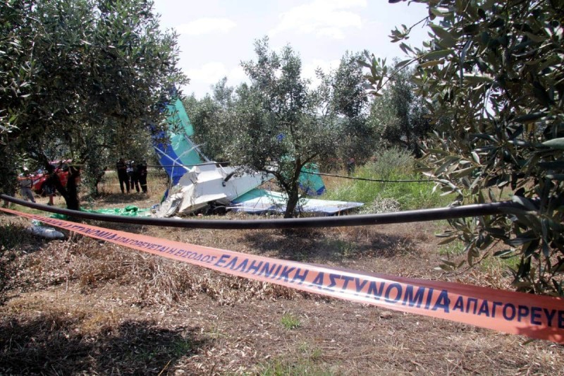 Συναγερμός! Πτώση μονοκινητήριου αεροπλάνου στην εθνική οδό - Νεκρός ο πιλότος