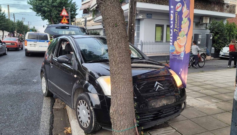 Φωτογραφίες από τον χορό μέσα στο αμάξι