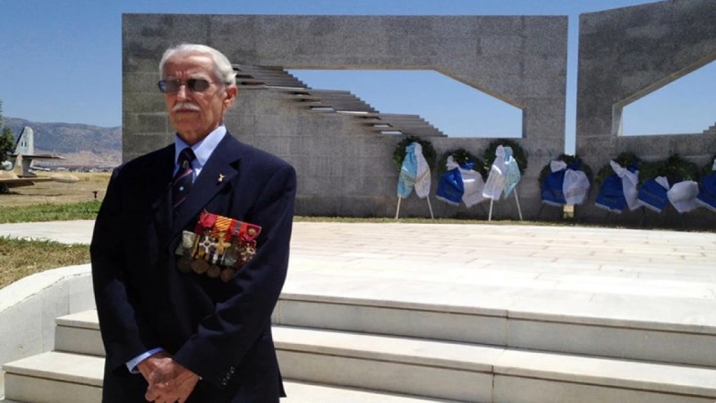 Πέθανε ο θρυλικός πιλότος Κωνσταντίνος Χατζηλάκος - Ο τελευταίος επιζών του Β΄ Παγκοσμίου Πολέμου