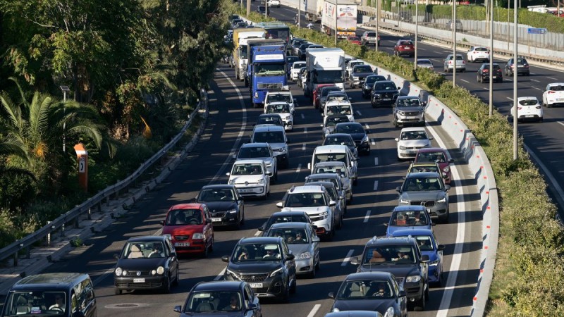 Μηχανή παρέσυρε γιαγιά με παιδί 3 ετών - Σοβαρό τροχαίο στην Κηφισίας