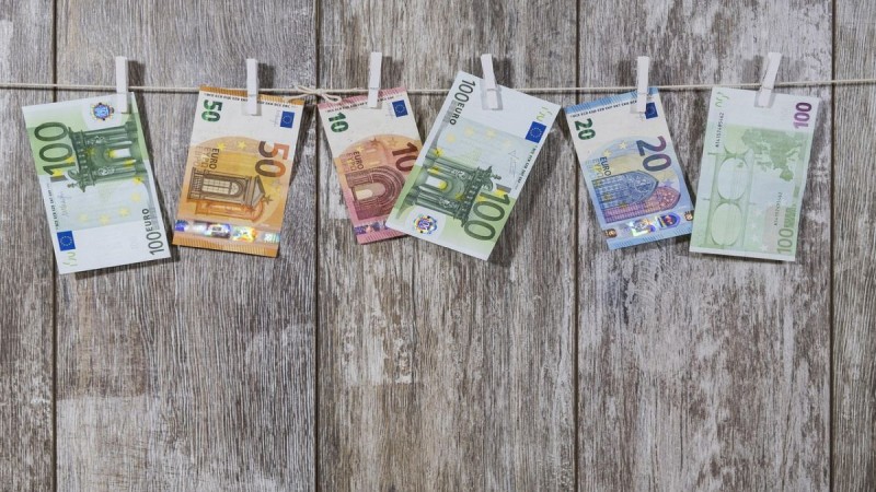Oικονομική «ανάσα» 2.244 έως 6.300 ευρώ: Ελέγξτε τους τραπεζικούς σας λογαριασμούς!
