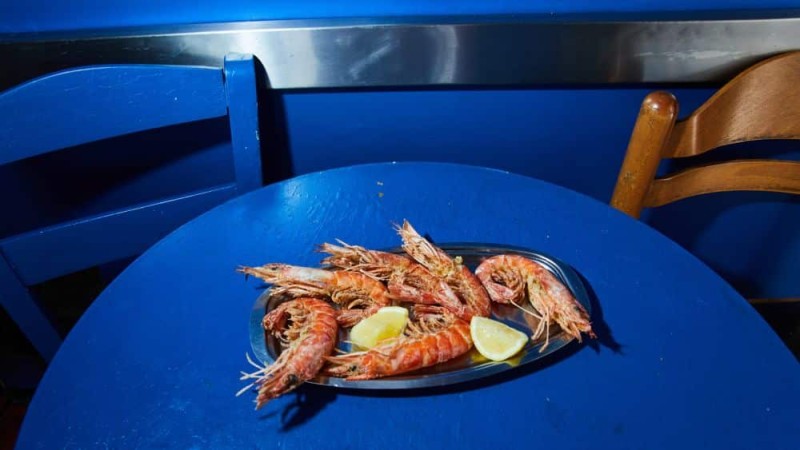 Φρέσκο ψαράκι σε απίστευτες τιμές: Το μαγαζί με τα λίγα τραπέζια που θα φας τεράστιες θαλασσινές μερίδες