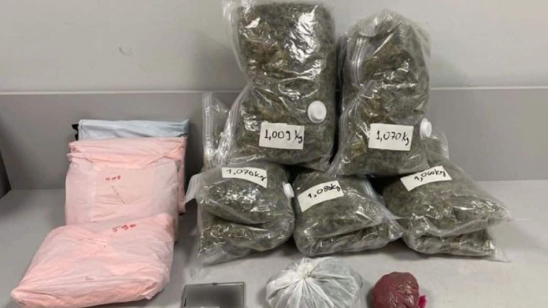 Συνελήφθησαν δύο για δέματα με ναρκωτικά στο Ελ. Βενιζέλος - Στο σπίτι τους είχαν 9,5 κιλά κάνναβης