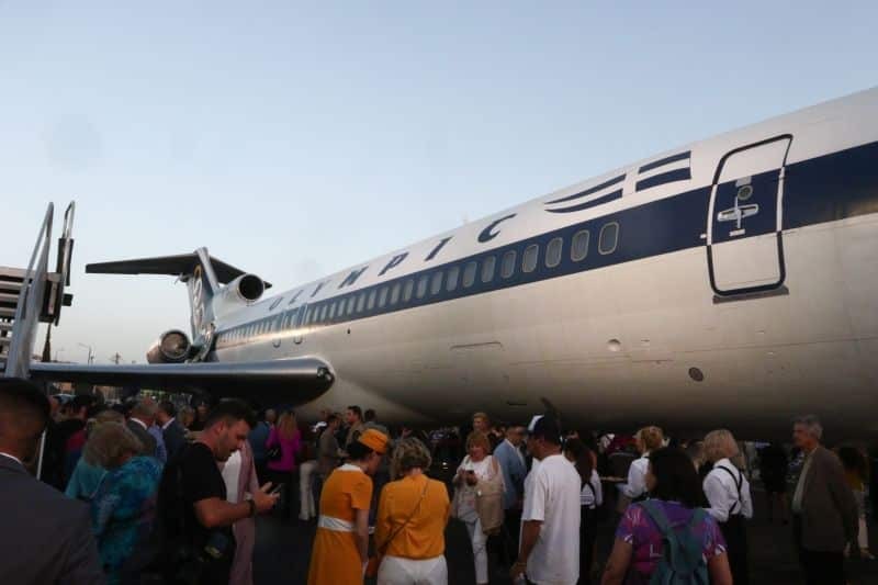 Κοσμεί την Βουλιαγμένης το ιστορικό Boeing 727 της Ολυμπιακής που αγόρασε ο Ωνάσης - Υπέροχες φωτογραφίες από τη τελετή