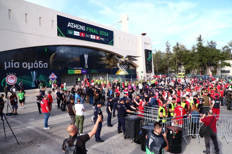 Ξεκίνησαν για την OPAP Arena οι φίλαθλοι του Ολυμπιακού