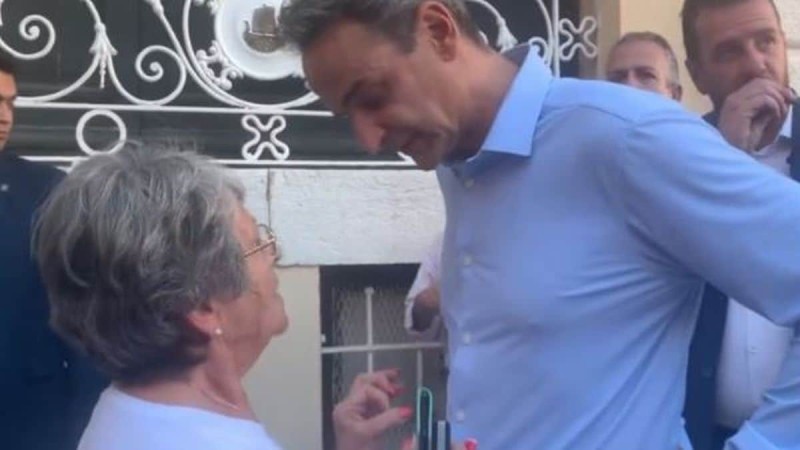 Κέρκυρα: Ο διάλογος του Μητσοτάκη με συνταξιούχο: «Πεινάω» - «Σας στηρίζει η εκκλησία;» (video)