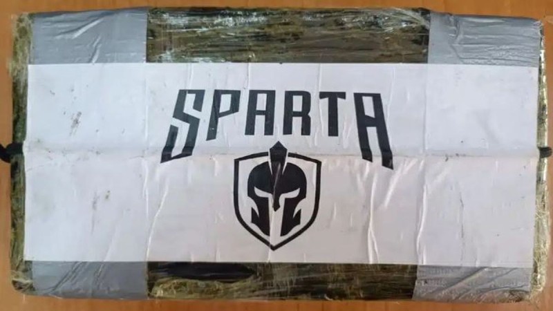 Αυτά είναι τα 320 κιλά κοκαΐνης που βρέθηκαν στο λιμάνι του Πειραιά – Έχουν πάνω το λογότυπο «Sparta»