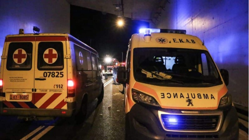 Βίντεο σοκ από το δυστύχημα στη Χαμοστέρνας: Η στιγμή που ο μοτοσικλετιστής πέφτει πάνω στο λεωφορείο