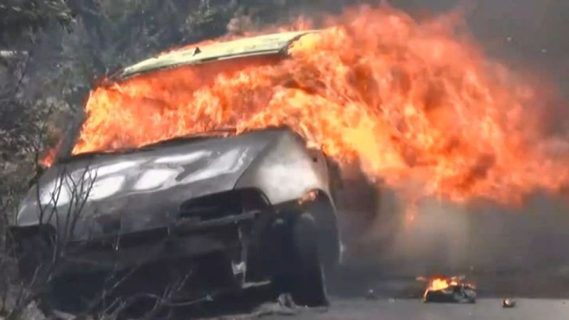 «Πύρινος όλεθρος» στην Κερατέα: Παραδόθηκαν στις φλόγες οι οικισμοί - Καμένα σπίτια και αυτοκίνητα